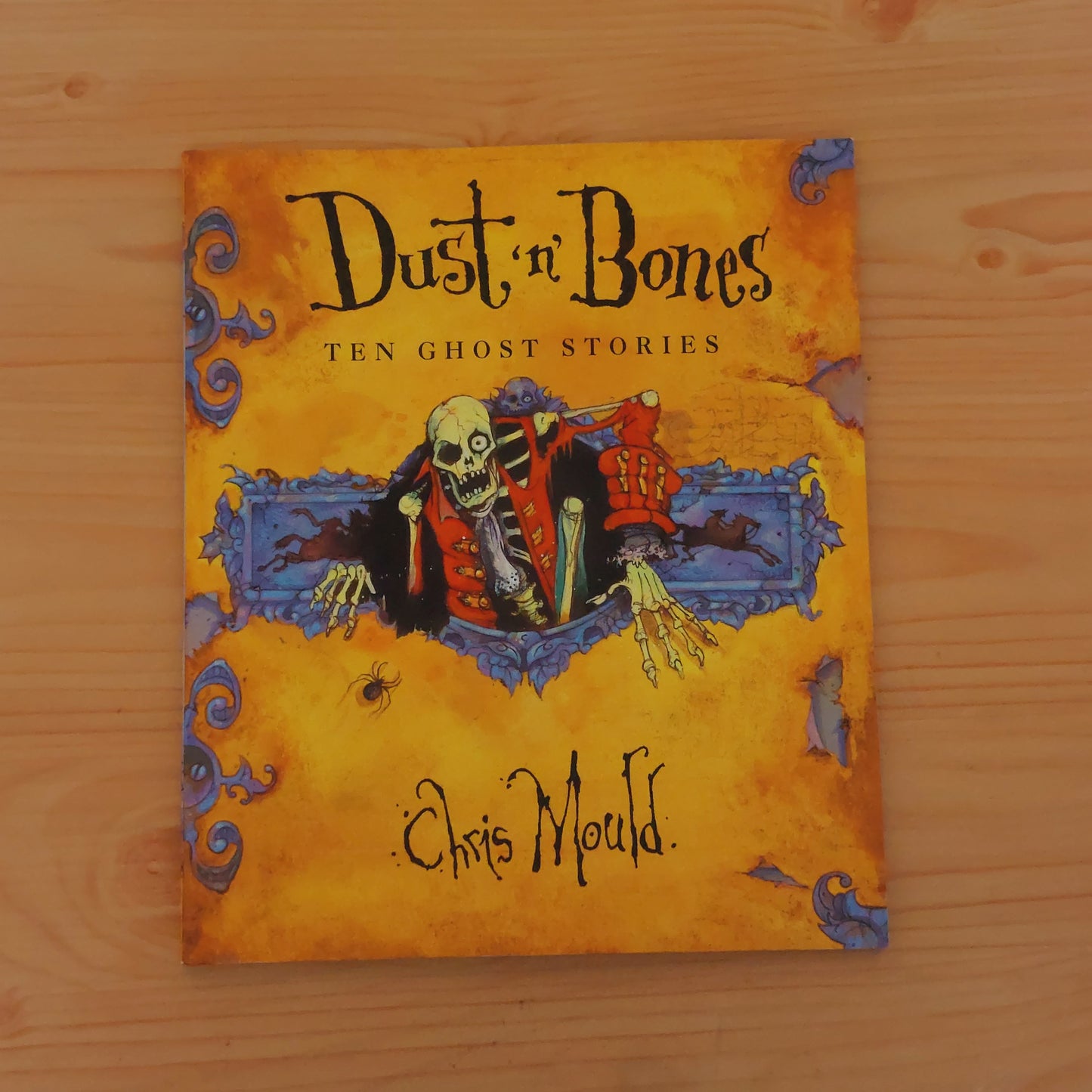 Dust 'n' Bones - 10 Ghost Stories