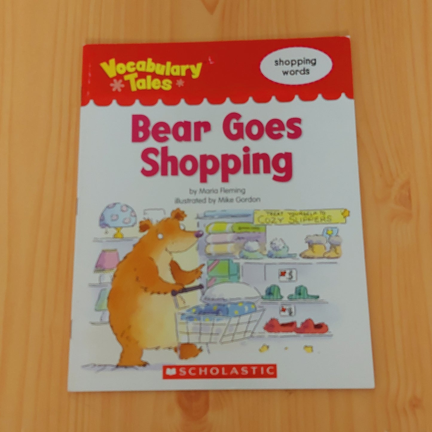 Bear Goes Shopping (Vocabulary Tales: shopping words)