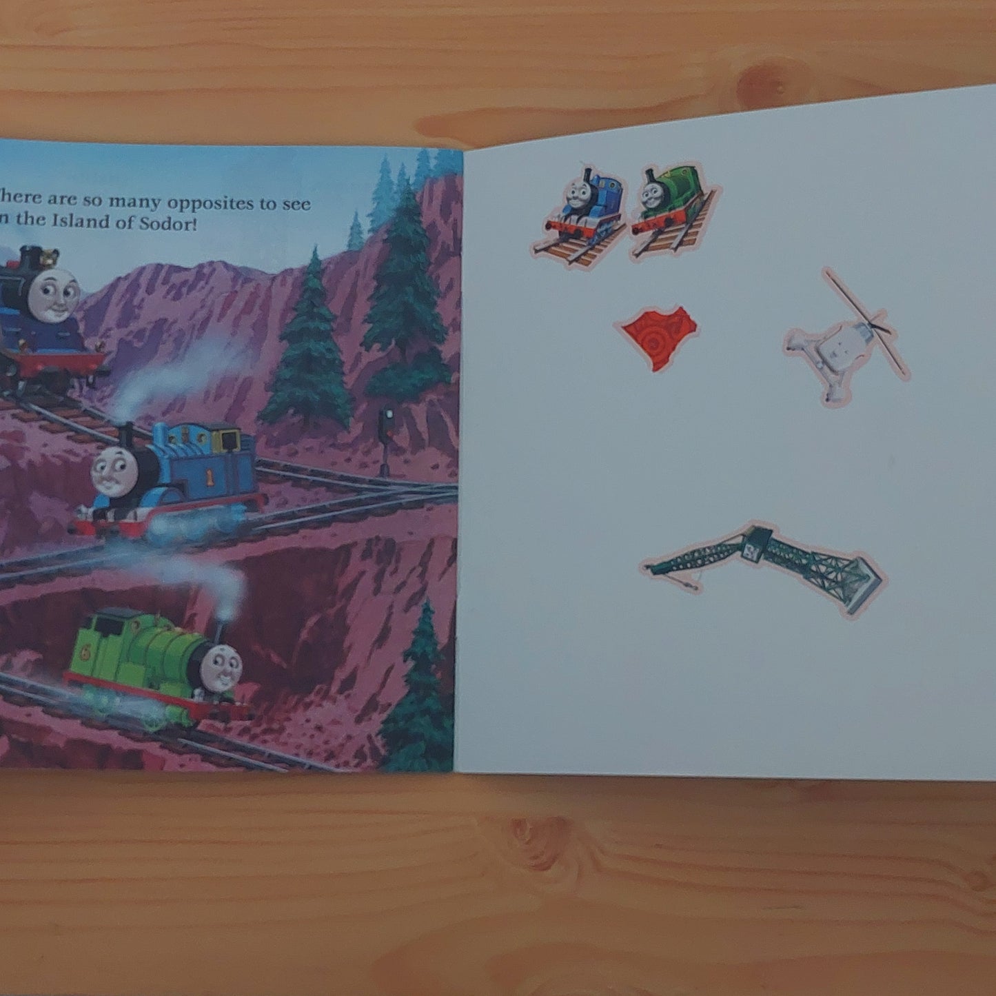 Thomas and Friends - Thomas' Opposite Book