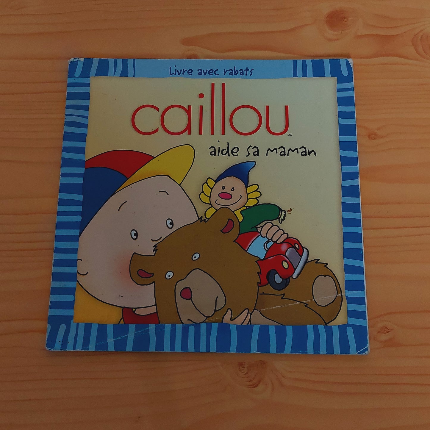 Caillou aide sa maman