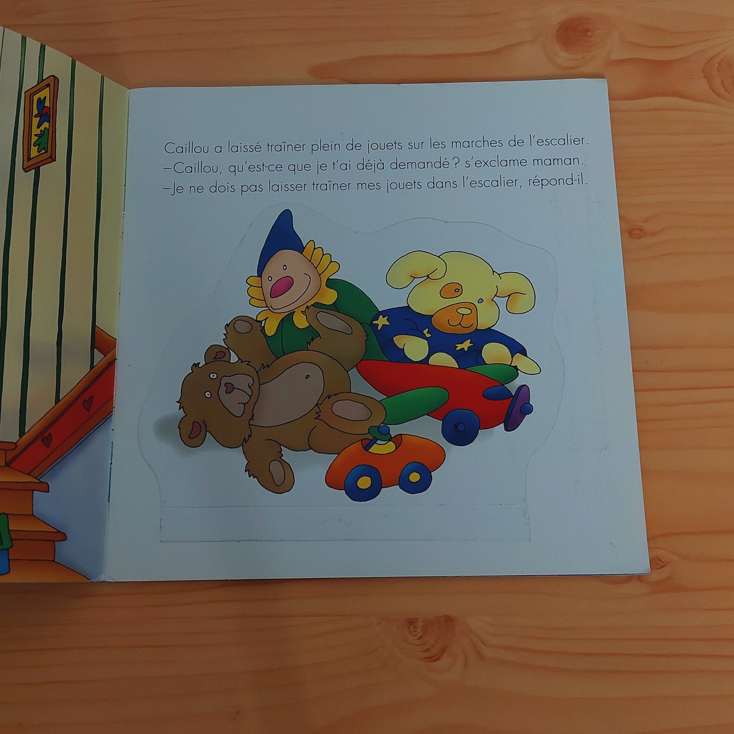Caillou aide sa maman