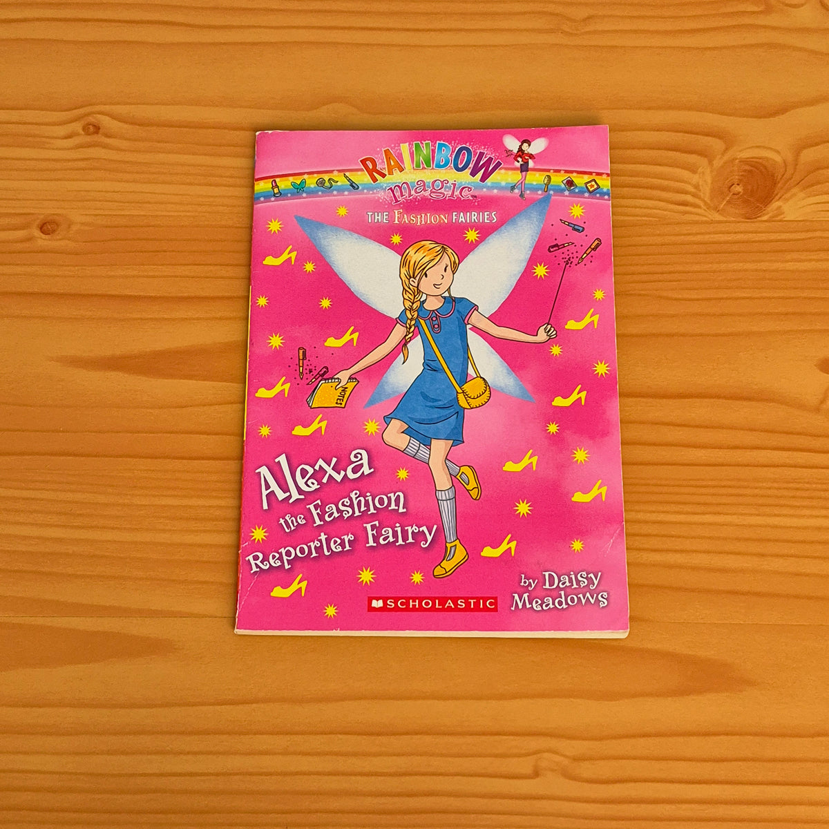 Alexa the Fashion Reporter Fairy (Rainbow Magic - The Fashion Fairies)