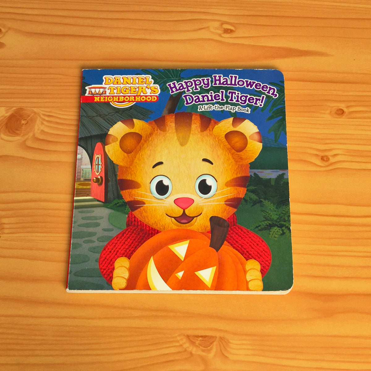 Daniel Tiger's Neighbourhood - Happy Halloween, Daniel Tiger! (A Flip-the-Flap Book)