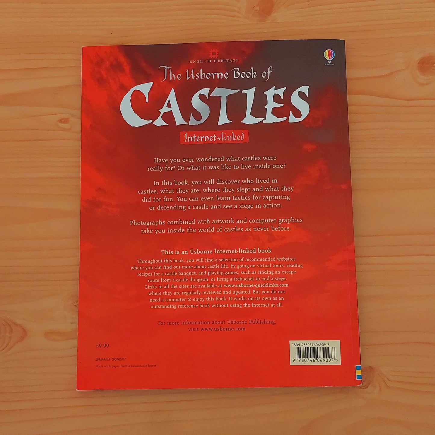 Castles by Usborne (Internet-linked)