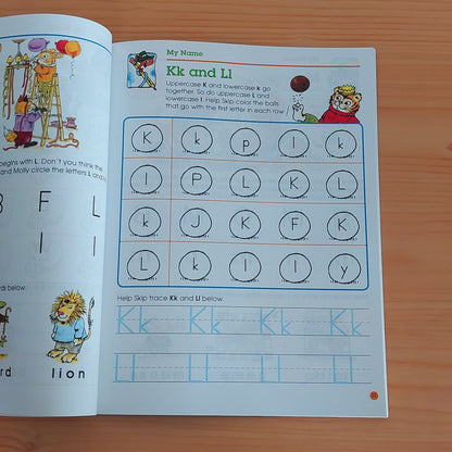 Learn the Alphabet! Richard Scarry's Busy Kids