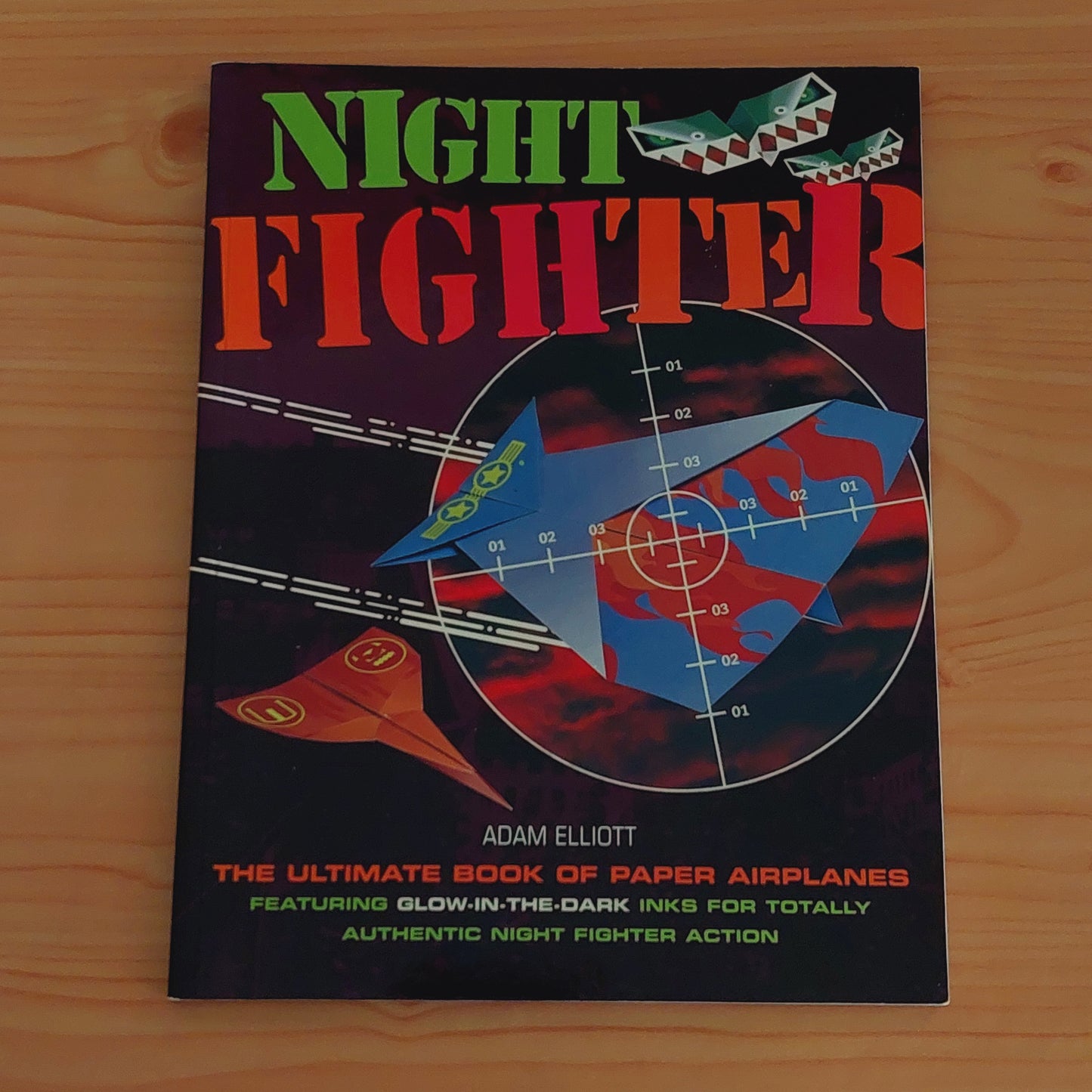 Night Fighter - The Ultimate Book of Paper Airplanes