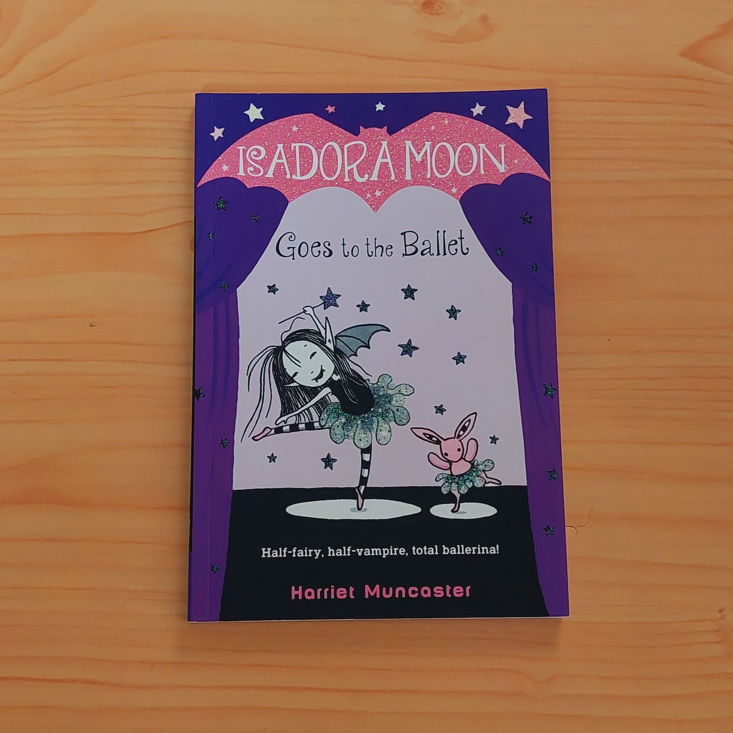 Isadora Moon Goes to the Ballet