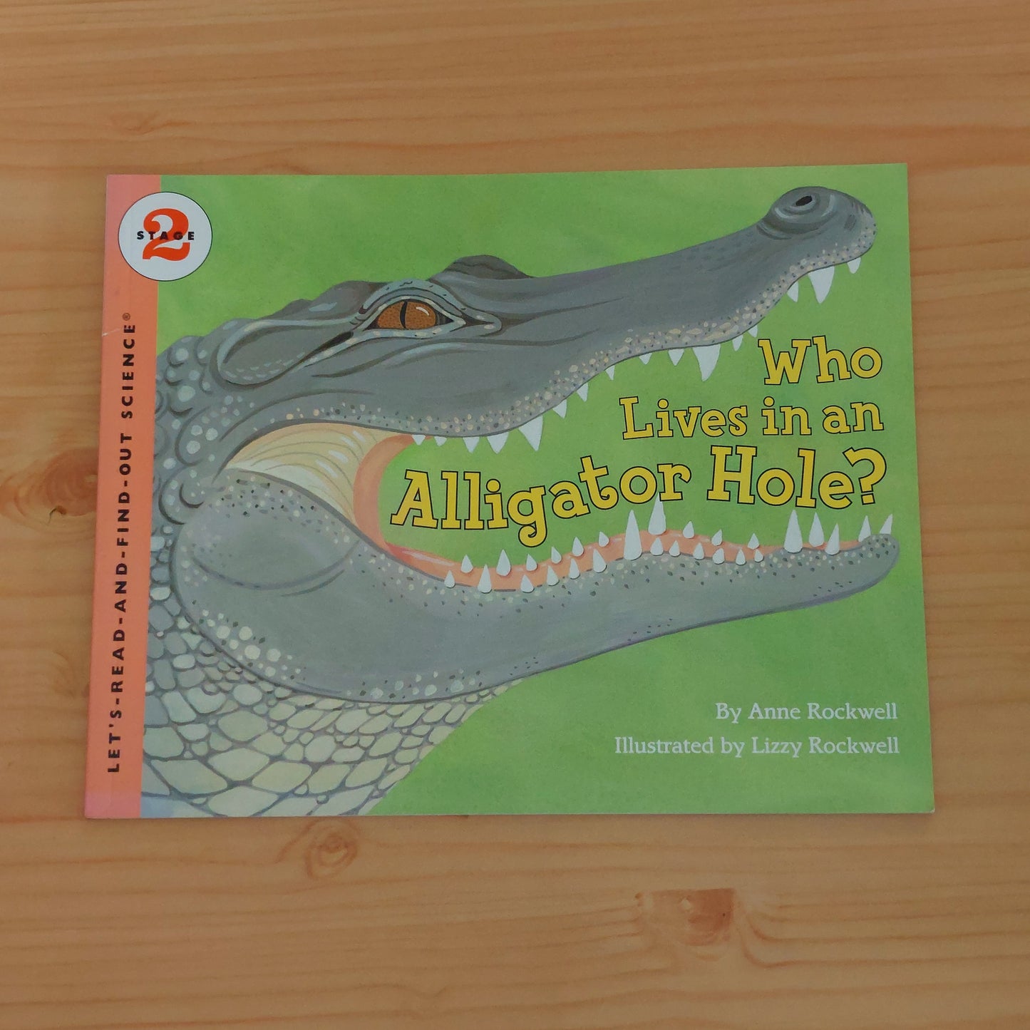 Who Lives in an Alligator Hole? (Let's Read and Find Out Science)