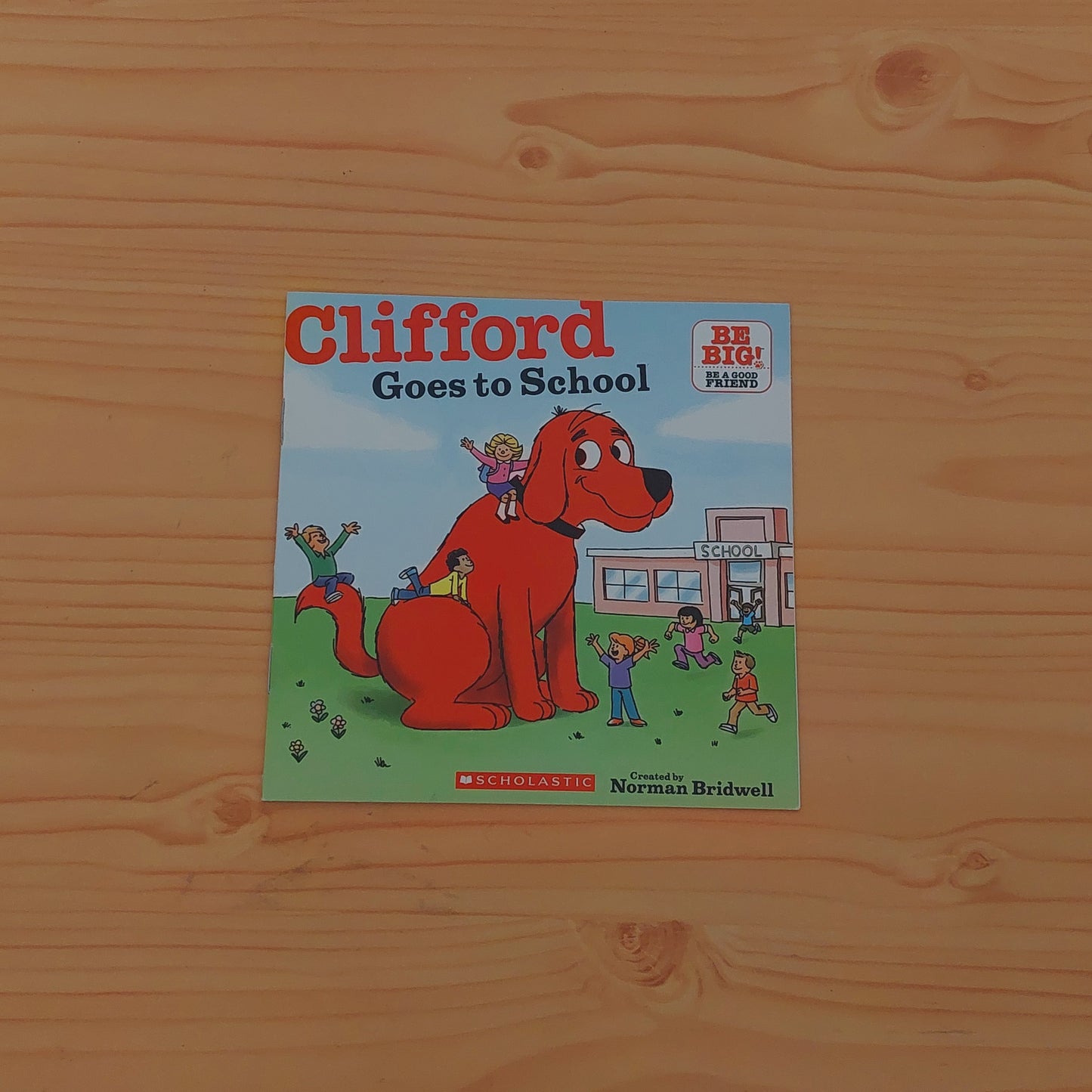 Clifford Goes to School