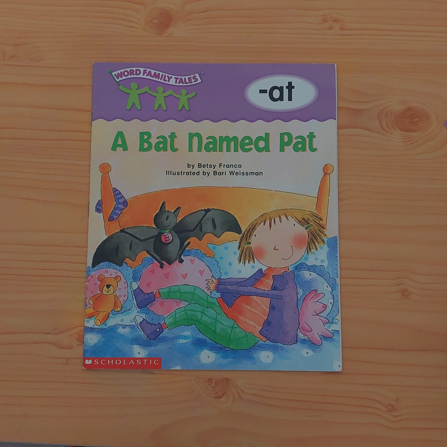 A Bat Names Pat (Word Family Tales: -at)