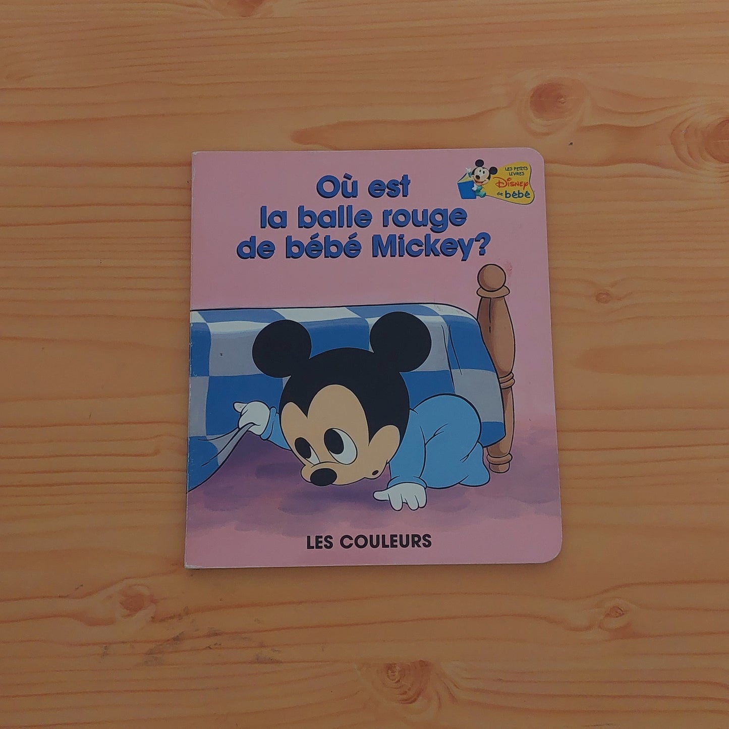 Ou est la balle rouge de bebe Mickey? - Les Couleurs