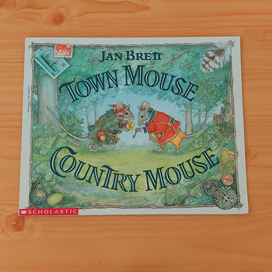 Town Mouse, Country Mouse by Jan Brett