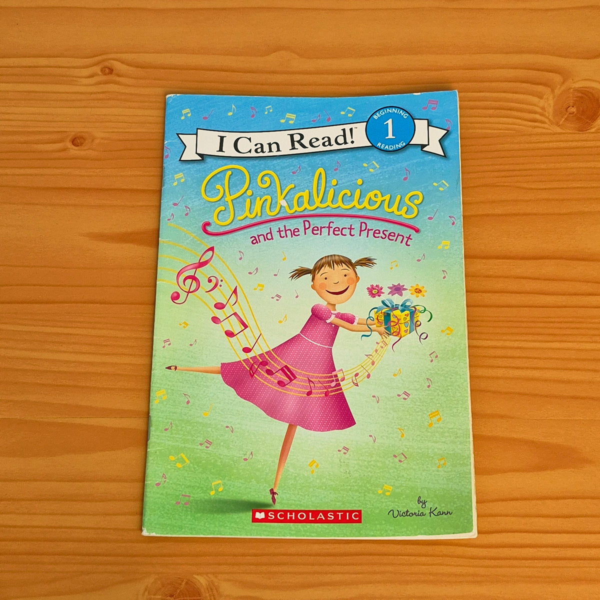 Pinkalicious and the Perfect Present (Level 1)