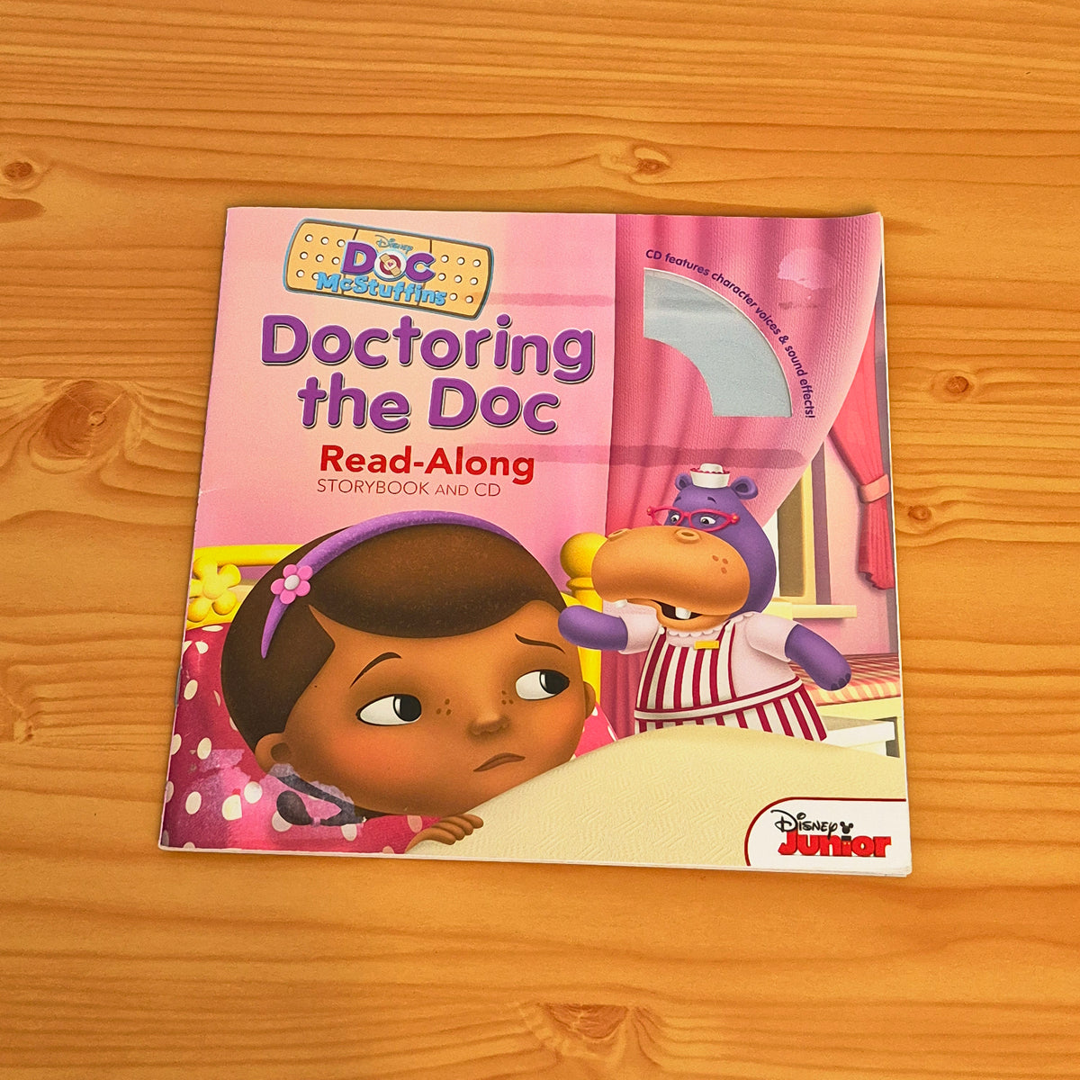 Doc McStuffins - Doctoring the Doc (Read-Along Storybook and CD)