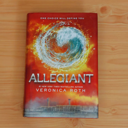 Allegiant by Veronica Roth (Divergent #3)