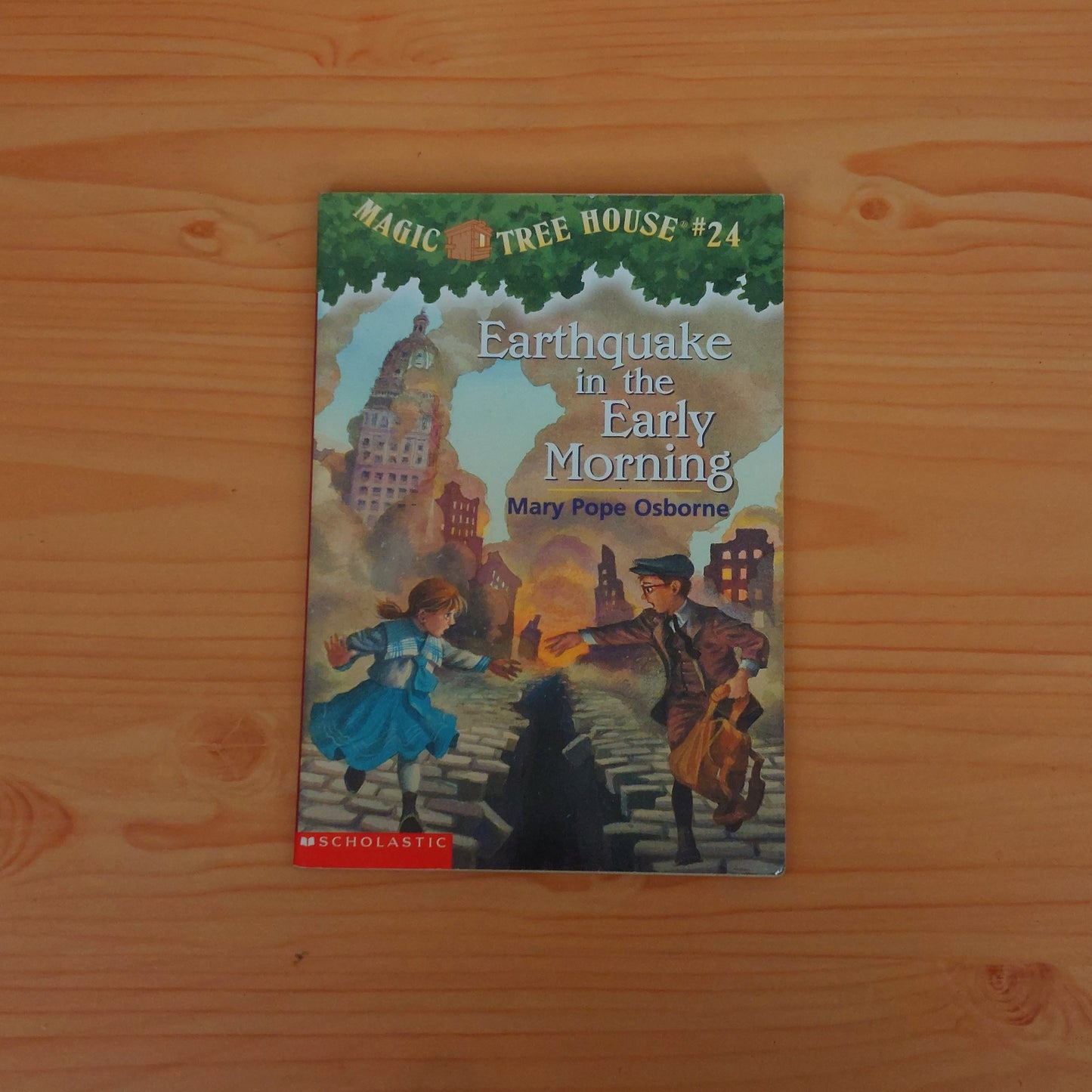 Magic Tree House #24 Earthquake in the Early Morning